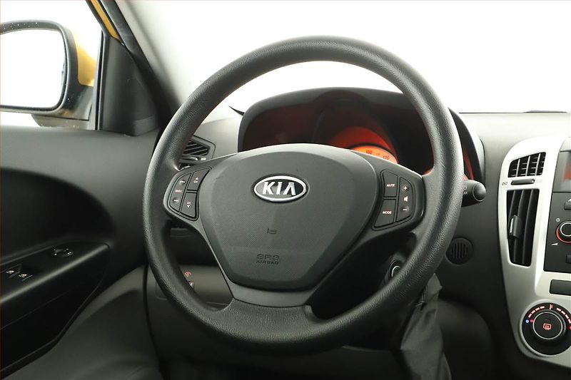 Kia Ceed (2007) LX 1.4 CVVT, ČR,1.maj - fotka 11 z 12