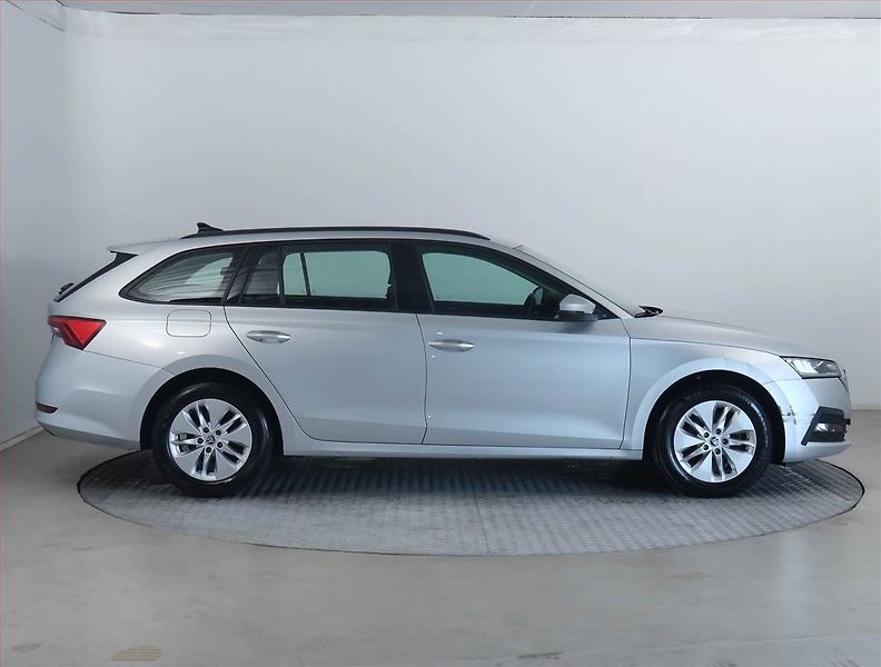 Škoda Octavia (2023) Ambition 2.0 TDI, ČR,1.maj - fotka 6 z 18