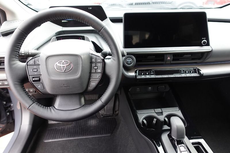 Toyota Prius 2,0 PHEV Plug-in Executive - fotka 18 z 36