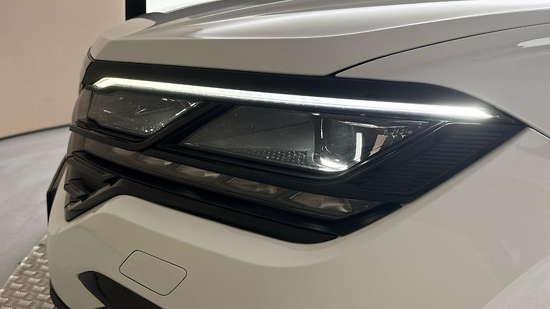 Volkswagen Touareg 3.0 TDI Tiptronic R-Line - fotka 18 z 33