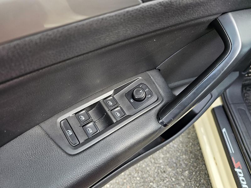 Volkswagen Touran (2017) 2.0TDI DSG - fotka 9 z 19