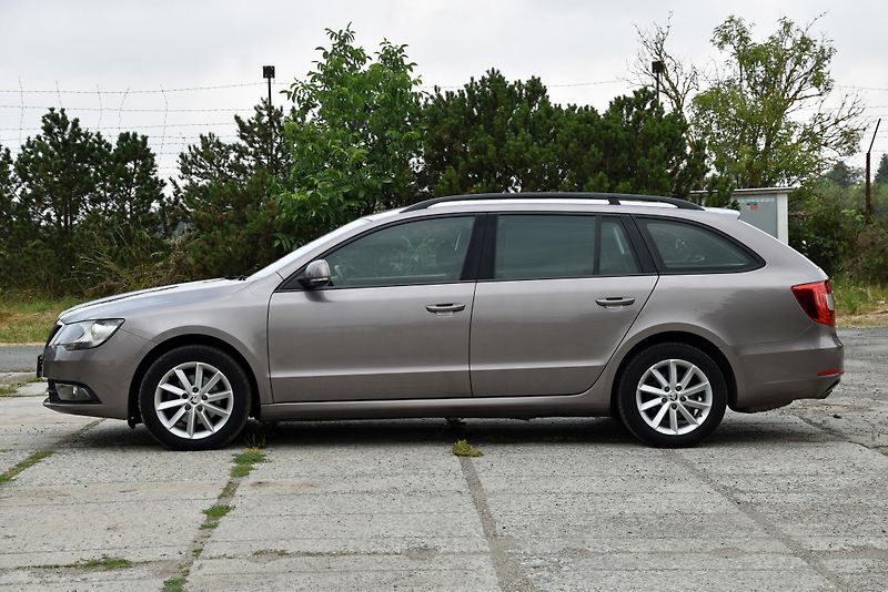 Škoda Superb 1.6 TDi 6st,KLIMA,NAVI,PDC,ALU - fotka 5 z 39