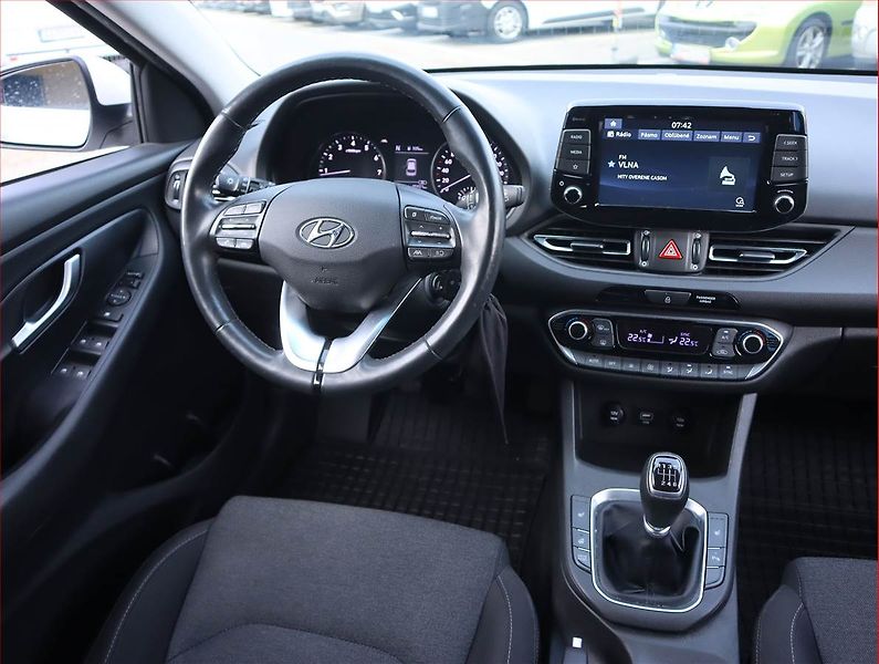 Hyundai i30 (2021) Family 1.5 T-GDI MHEV - fotka 7 z 19