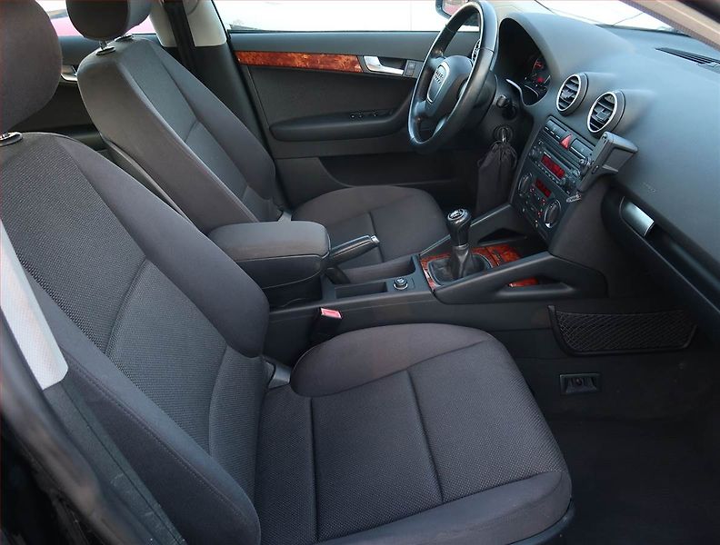 Audi A3 (2006) Comfort 2.0 TDI, po STK - fotka 9 z 17