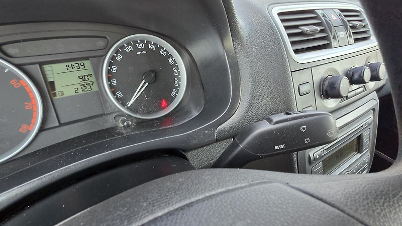 Škoda Fabia 1.4 16V AMBIENTE 1MAJITEL - fotka 34 z 36