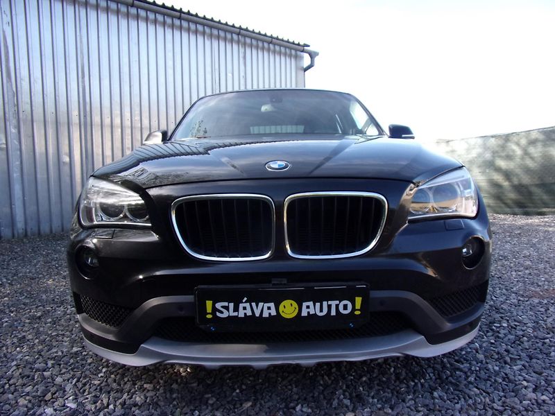 BMW X1 (2015) xDRIVE18d 105kW 1.MAJITELKA ČR - fotka 2 z 23