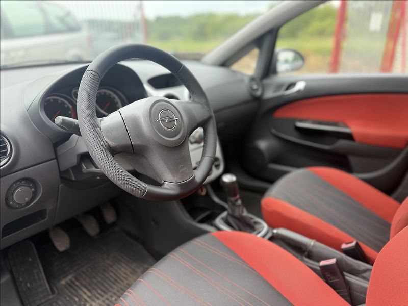 Opel Corsa 1,4 i KLIMA - fotka 10 z 21