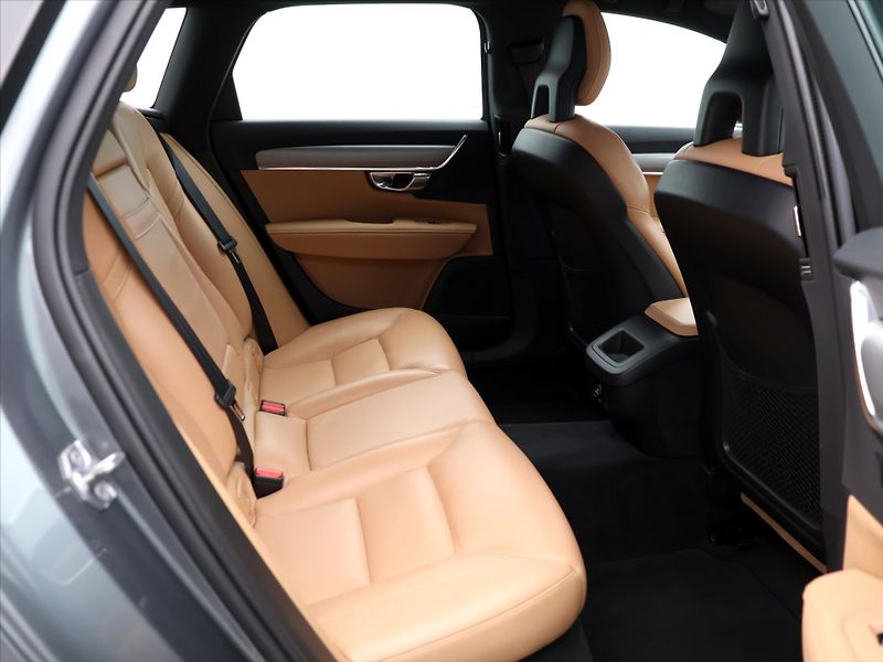 Volvo V90 2.0 D3 110kW Momentum LED - fotka 14 z 40
