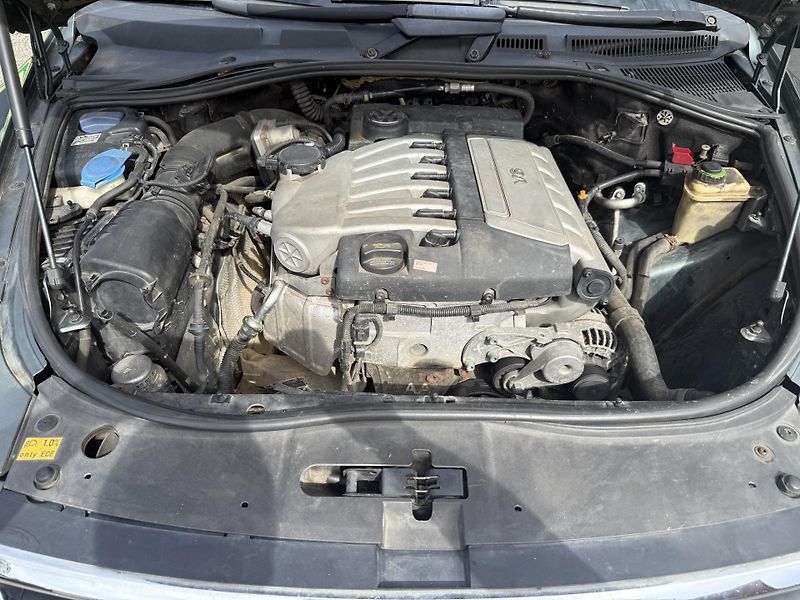 Volkswagen Touareg 3,2 V6 4x4 TAŽNÉ - fotka 18 z 18