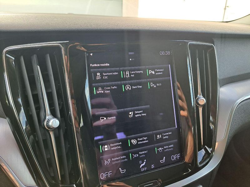 Volvo V60 (2021) 2.0 B4 Momentum, ZÁRUKA - fotka 24 z 36