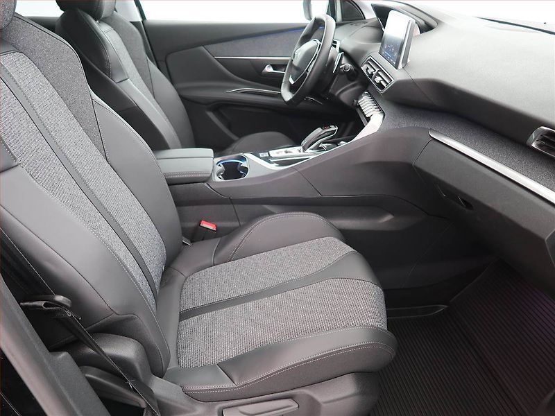 Peugeot 3008 (2019) Allure Pack 1.6 PureTech - fotka 9 z 21