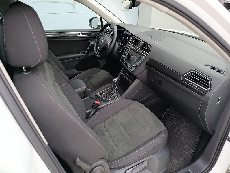 Volkswagen Tiguan 2.0TDI DSG 4M HIGHLINE ČR - fotka 22 z 35