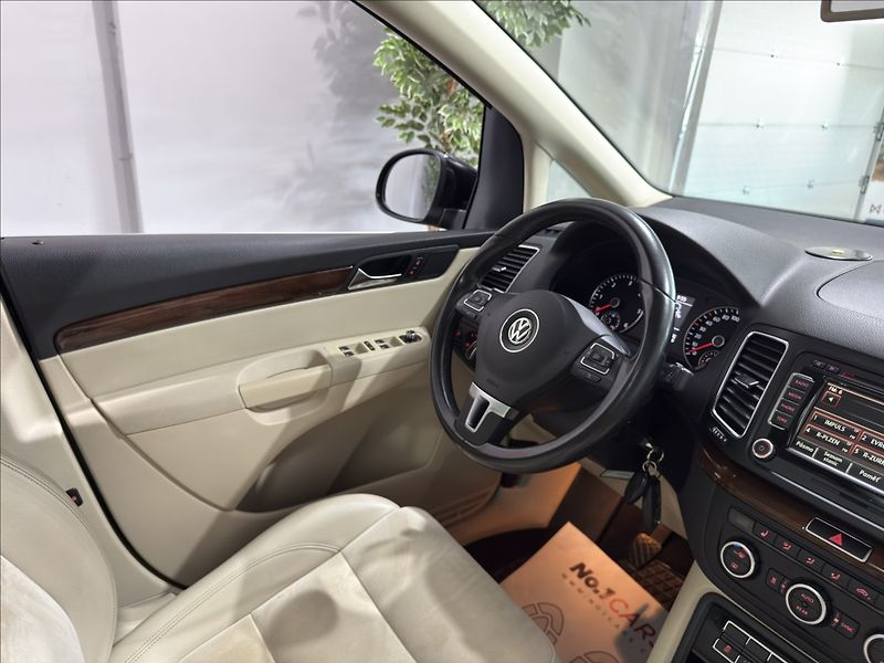 Volkswagen Sharan 2,0   TDI HIGH PANO WEBASTO TZ - fotka 23 z 40