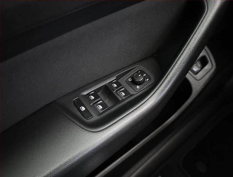 Volkswagen Passat (2019) Business 2.0 TDI, Automat - fotka 17 z 20