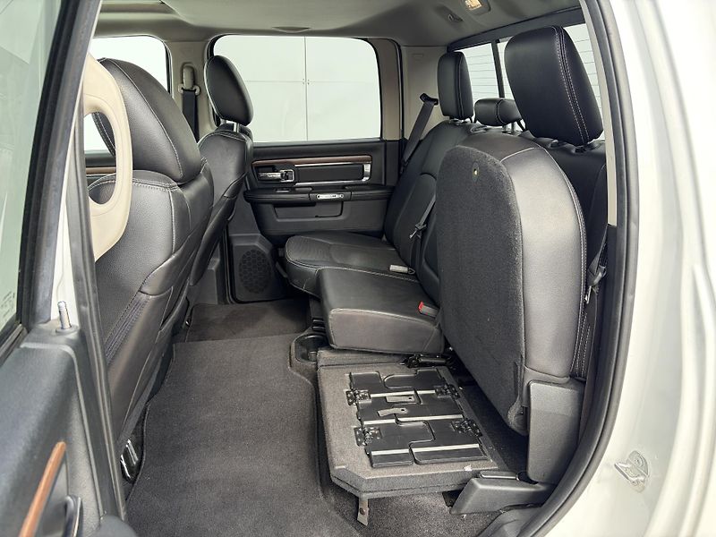 Dodge RAM (2016) 1500 Laramie V8 HEMI - fotka 36 z 40