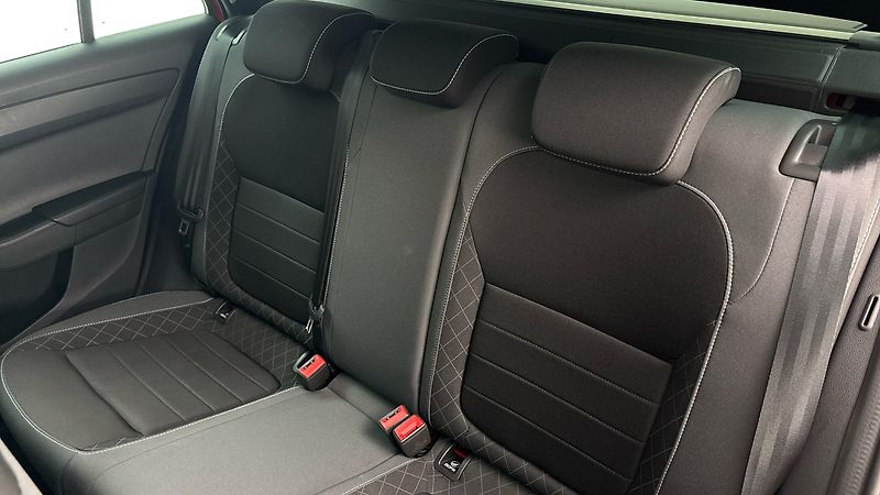 Škoda Fabia 1.0 TSI Ambition Combi - fotka 16 z 24