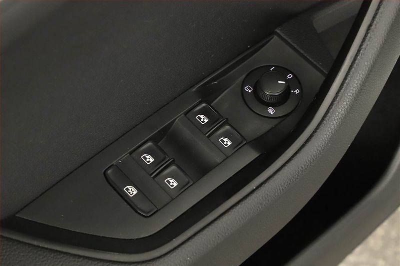 Škoda Superb (2015) 2.0 TDI, Automat, Navi, Xenony - fotka 12 z 15