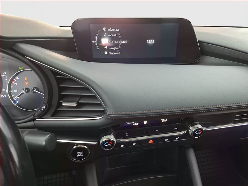 Mazda 3 (2022) Luxury 2.0 e-Skyactiv X - fotka 12 z 20