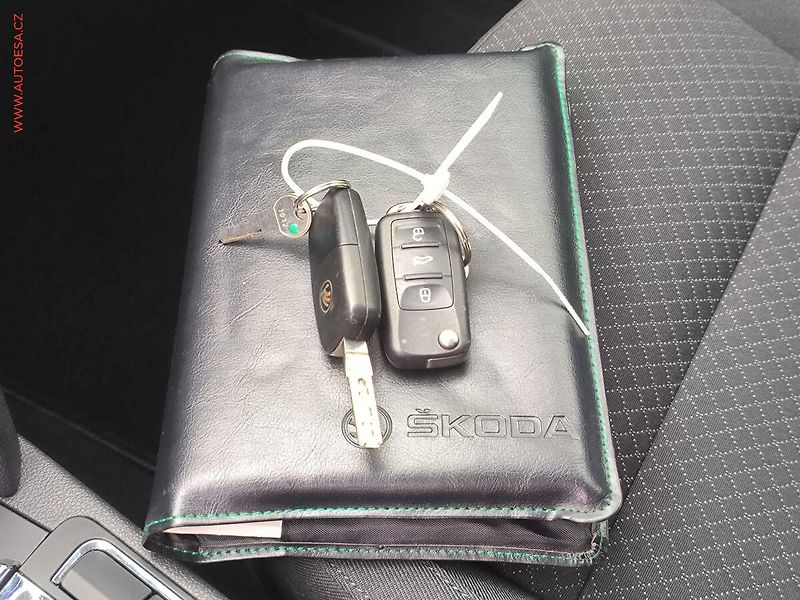 Škoda Superb (2015) 2.0 TDi, Bixenon, park.čidla - fotka 19 z 19