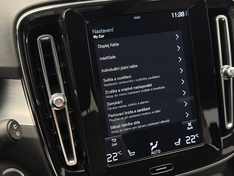 Volvo XC40 D3 MOMENTUM AUT  - fotka 35 z 46