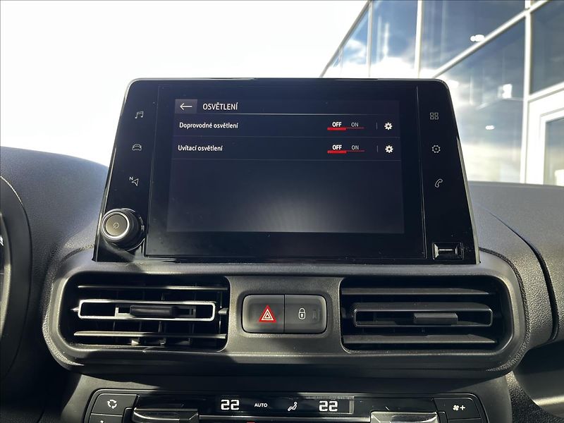 Opel Combo 1,2   LIFE XL EAT8 - fotka 22 z 26