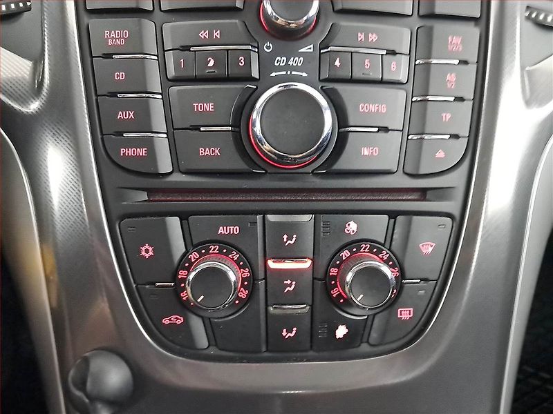 Opel Astra (2011) 1.6 16V, Tempomat - fotka 13 z 16