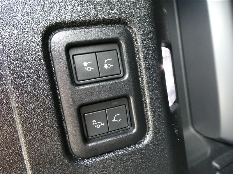 Land Rover Defender 5,0 P525 Carpath.EDT,1Maj,DPH - fotka 42 z 47