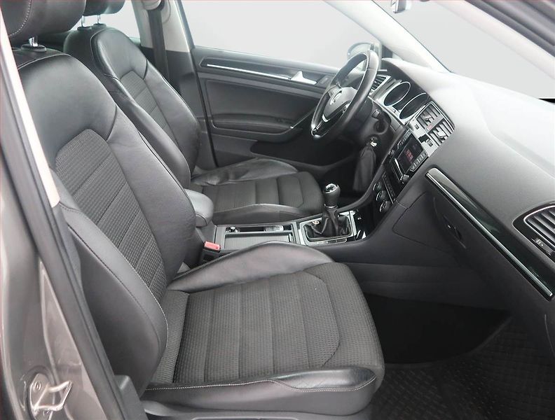 Volkswagen Golf (2014) Comfortline 2.0 TDI - fotka 9 z 14