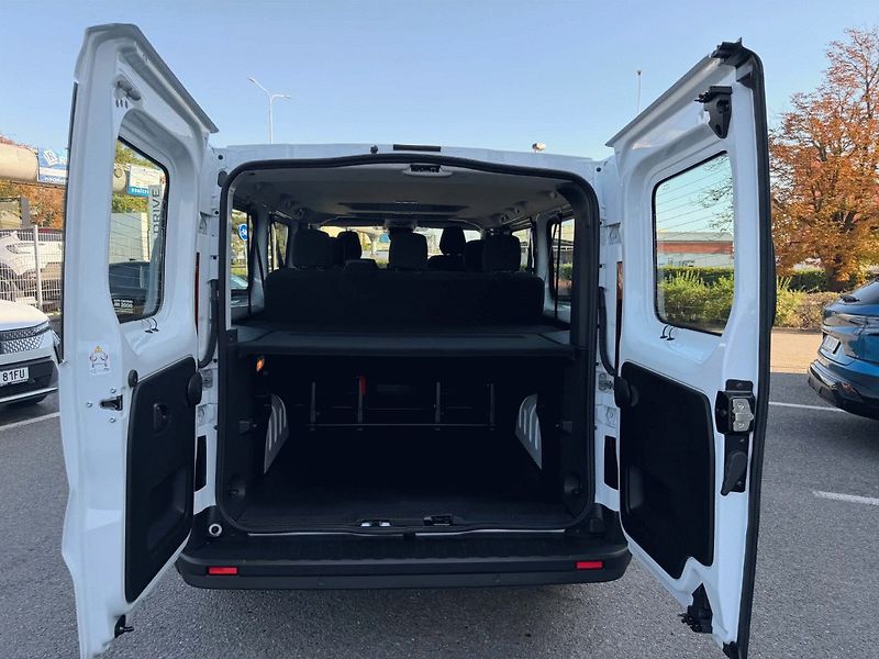 Renault Trafic (2026) L2 Equilibre Blue dCi 150 Comb - fotka 9 z 21