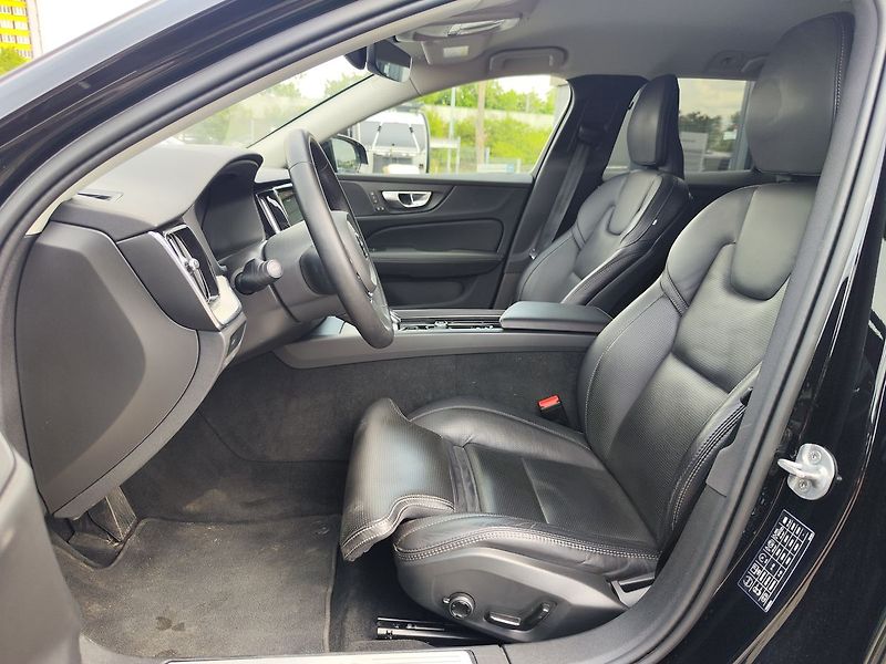 Volvo V60 B4/145kW AWD Auto Plus My24 - fotka 16 z 36