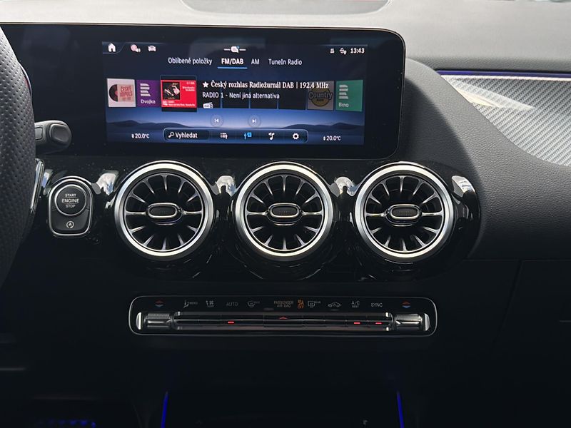 Mercedes-Benz GLA GLA 200 d 4M AMG - fotka 14 z 27