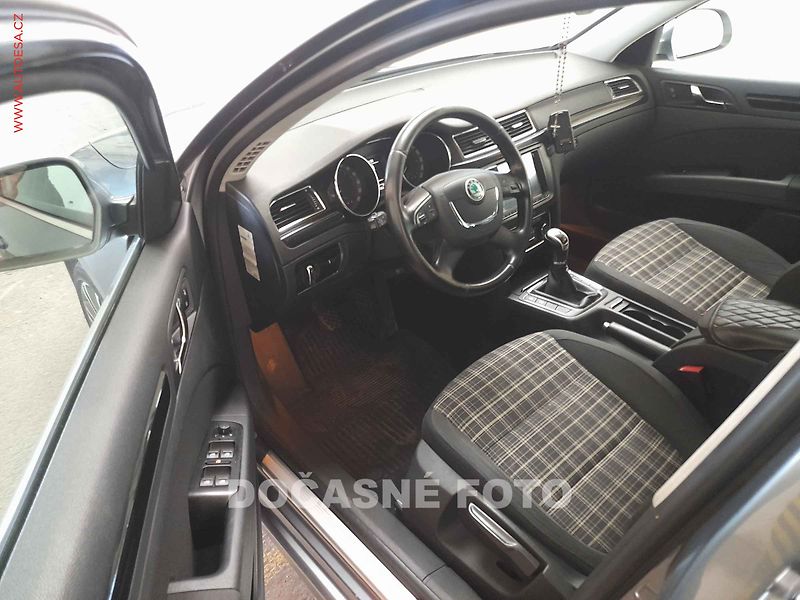 Škoda Superb (2012) 2.0 TDI, Navi, xenon - fotka 3 z 3