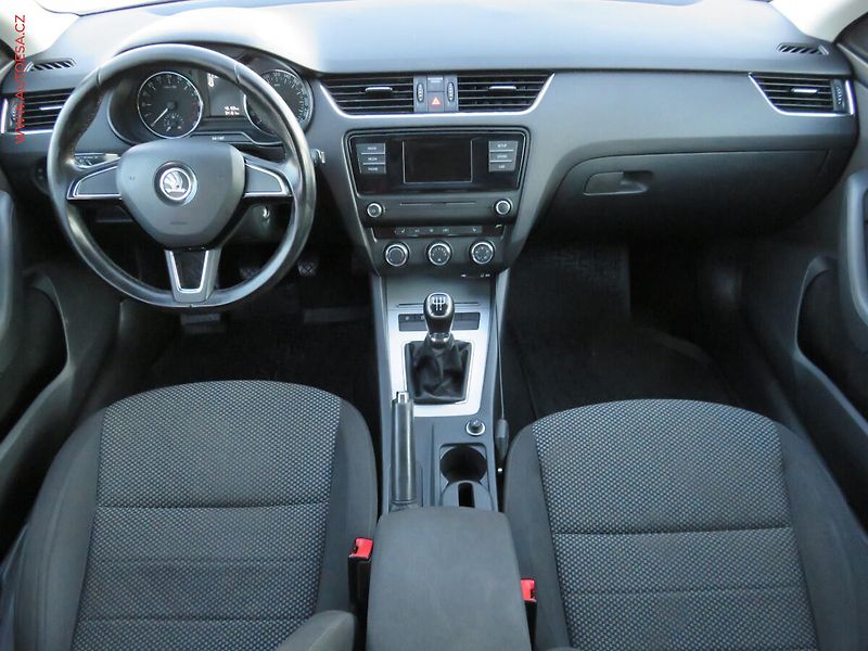 Škoda Octavia (2016) 1.6TDi, ČR, AC, výhřev sed - fotka 8 z 20