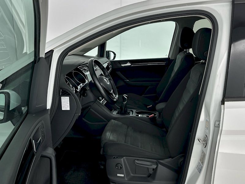 Volkswagen Touran (2022) Comfortline 2.0 TDI 90kW - fotka 7 z 33