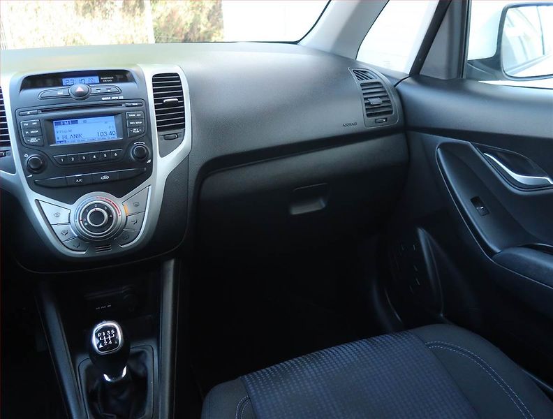 Hyundai ix20 (2014) 1.4 CVVT, ČR,1.maj - fotka 8 z 15