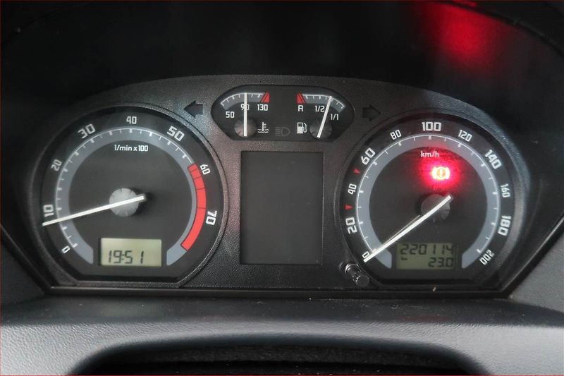 Škoda Fabia (2005) Ambiente 1.4 16V, nová STK - fotka 11 z 15