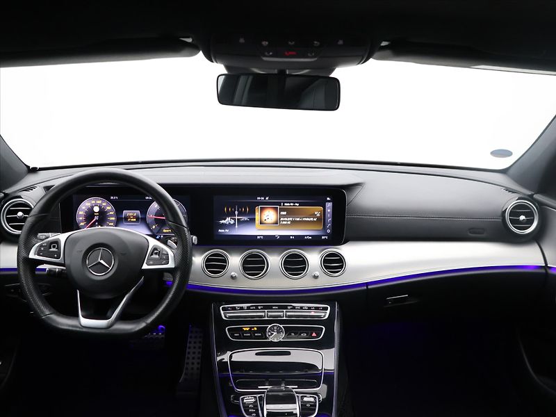 Mercedes-Benz Třídy E 2,0 220d 143kW Aut. AMG LED - fotka 32 z 40
