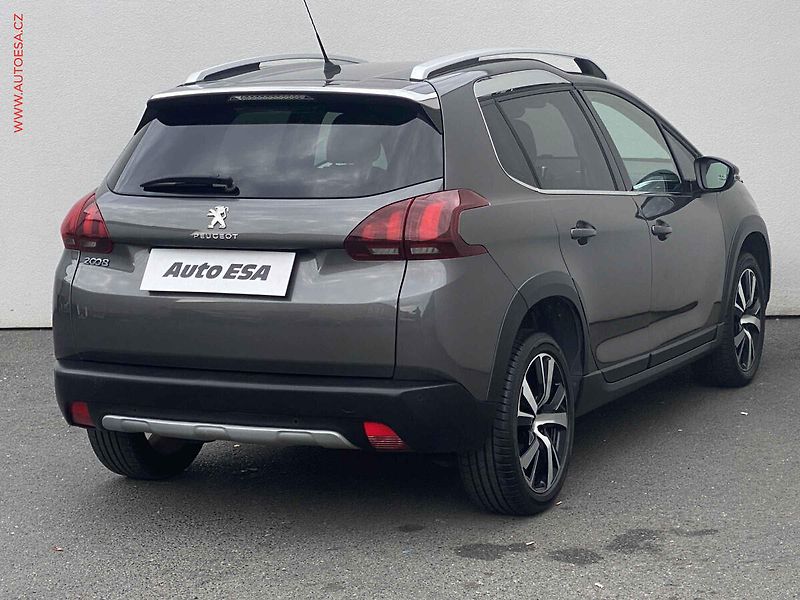 Peugeot 2008 (2018) 1.2 PT, Allure, navi, park - fotka 4 z 17