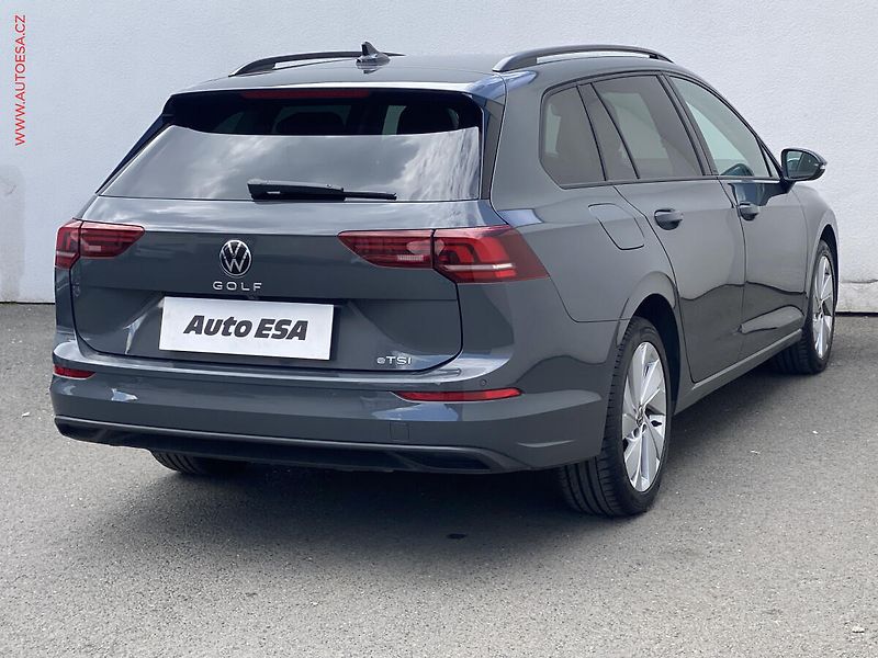 Volkswagen Golf (2024) 1.5e-TSi, ČR, Life, DSG, LED - fotka 4 z 20