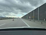 Mobilní zábrany už několik týdnů zpomalují řidiče na D3.