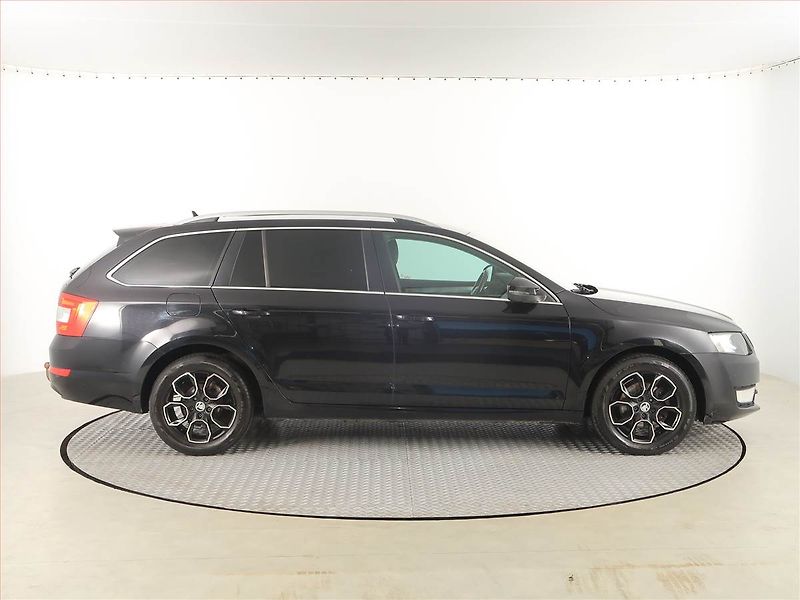 Škoda Octavia (2014) Elegance 1.6 TDI, Navi - fotka 6 z 18