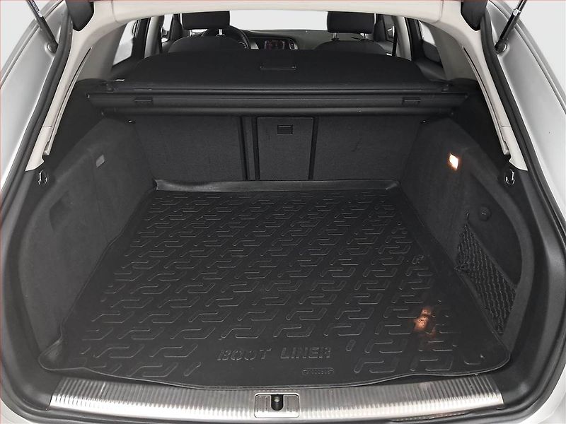 Audi A4 Allroad (2009) 2.0 TDI, 4X4, Xenony - fotka 14 z 19