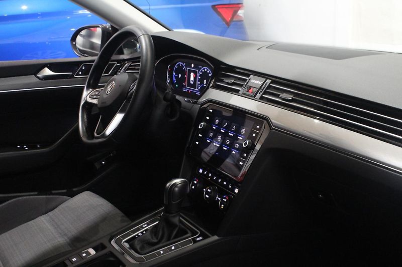 Volkswagen Passat (2020) 2.0TDI DSG Display Matrix - fotka 23 z 38