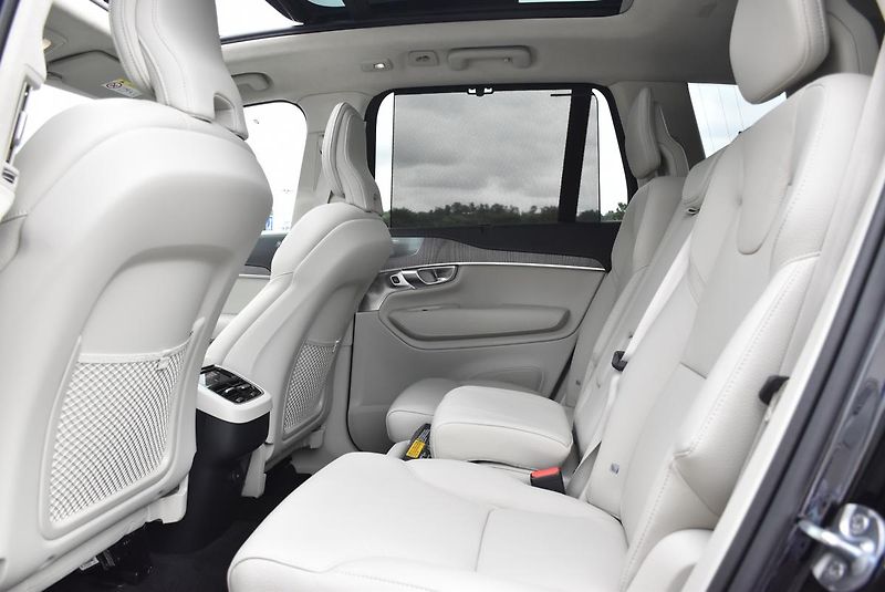 Volvo XC90 B5 AWD ULTIMATE 1.maj. B&W  - fotka 6 z 31