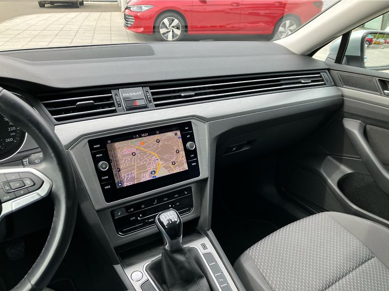 Volkswagen Passat 2.0 TDI 110 kW Business Premiu - fotka 15 z 30