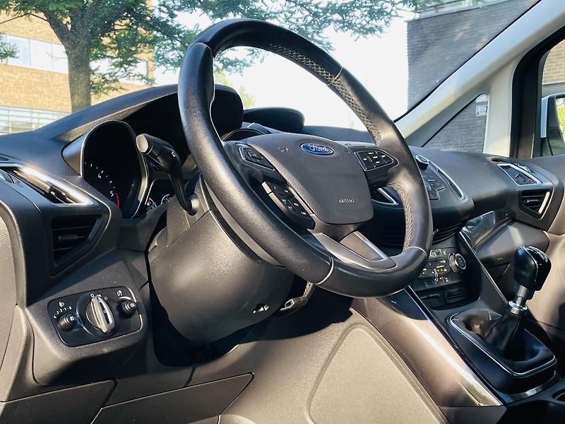 Ford Grand C-MAX 2.0TDCi MANUÁL 7MÍST SERVISKA - fotka 28 z 46
