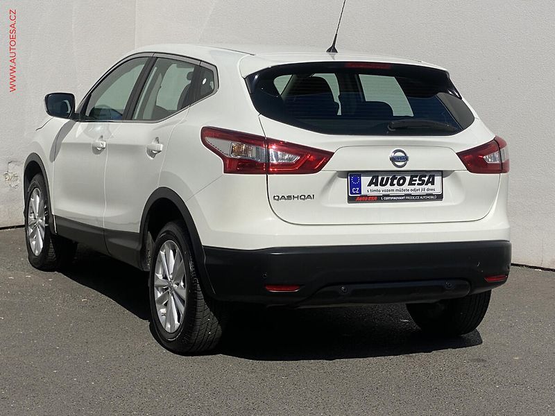 Nissan Qashqai (2015) 1.6 dCi 4x4, Acenta - fotka 6 z 16