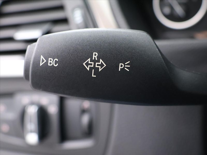 BMW Řada 3 2,0 318d xDrive Xenon Navi Kůž - fotka 18 z 36