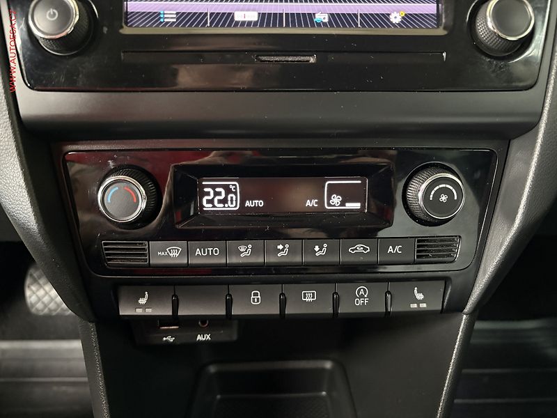 Škoda Rapid (2018) 1.0 TSI, ČR, DSG, kamera - fotka 14 z 15