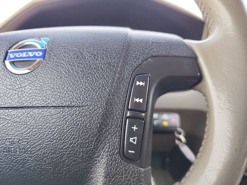 Volvo XC70 D5 2.4/120kW - fotka 20 z 26